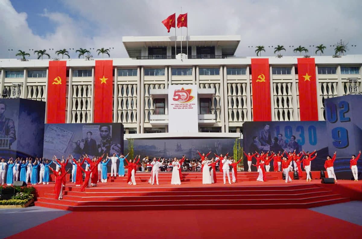 TP.Hồ Chí Minh long trọng kỷ niệm 50 năm Ngày Thành phố vinh dự mang tên Bác