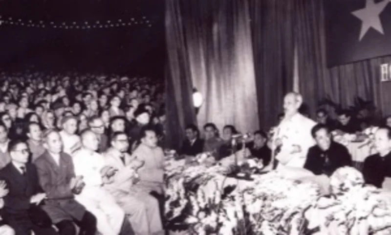 Ngày 5/1/1960, tại Thủ đô Hà Nội, Chủ tịch Hồ Chí Minh đã phát biểu tại Lễ kỷ niệm 30 năm thành lập Đảng Cộng sản Việt Nam (3/2/1930 - 3/2/1960)